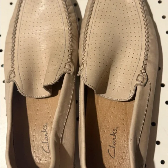 Clarks | Shoes | Clarks Tan Loafers Slipons Elegant Design 
